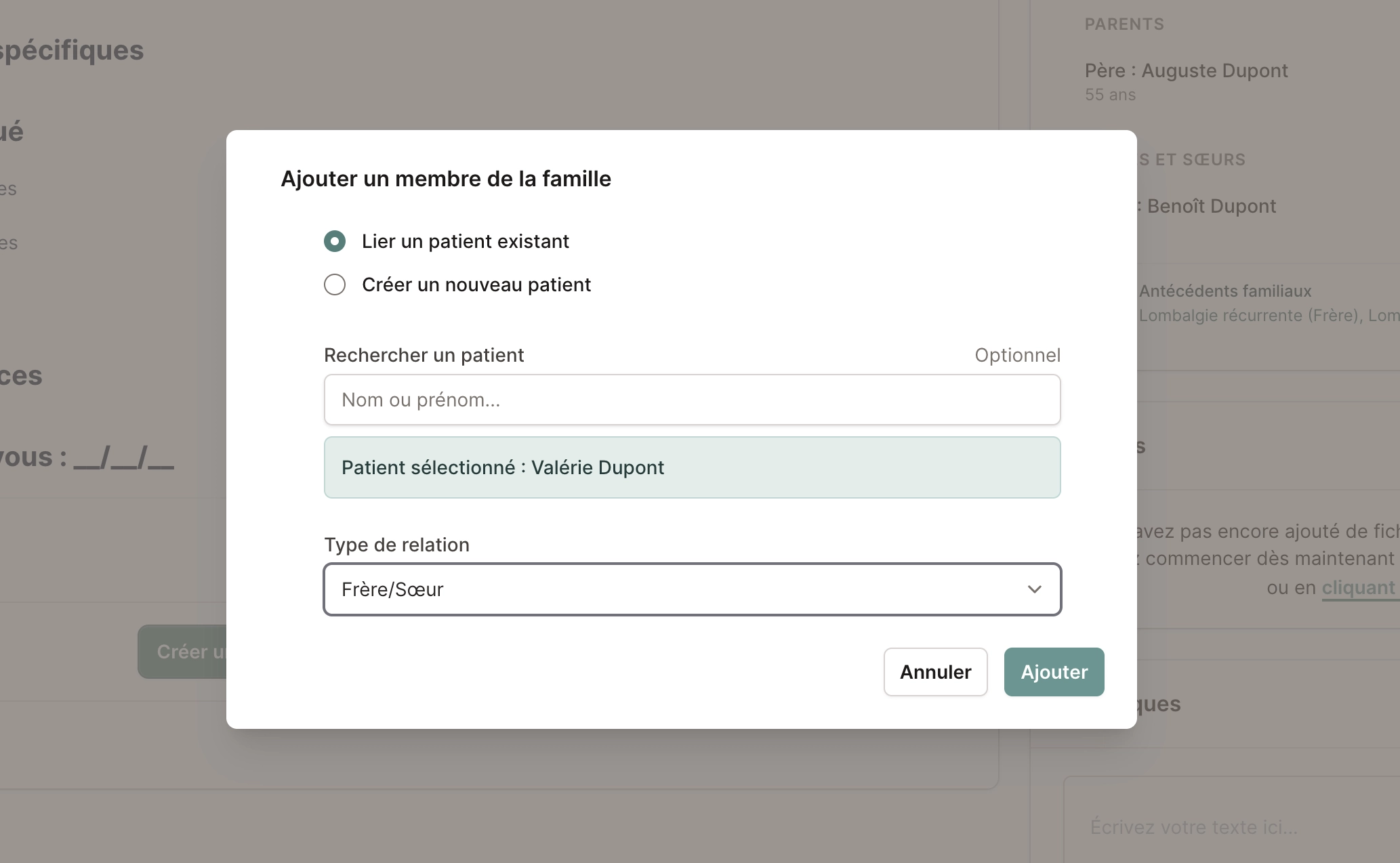 Bloc « Famille » dans la fiche patient (colonne de droite) - bouton « Ajouter un membre » avec champ de recherche pour relier un patient existant ou créer une nouvelle fiche